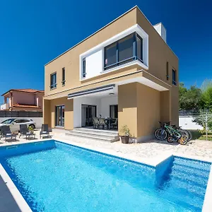 https://villa-sunce-pula.in-istria.net